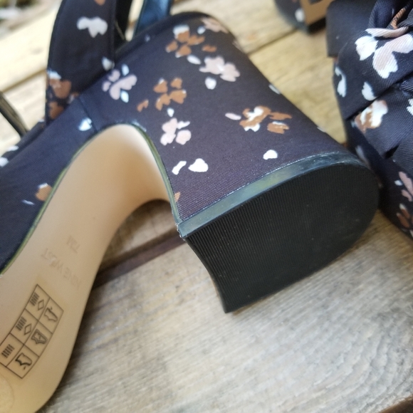 Size 7.5 High Heel Shoes Nine West Cherry Blossom Blacks Straps Buckles Ladies - Picture 3 of 11